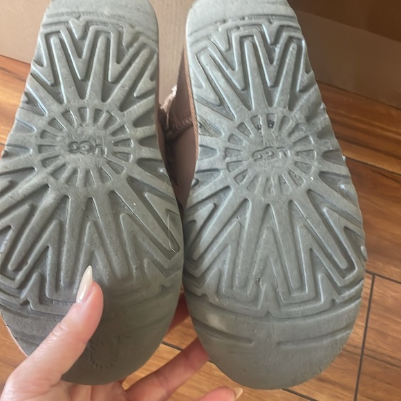 PINK UGGS 🥰 - Picture 5 of 8